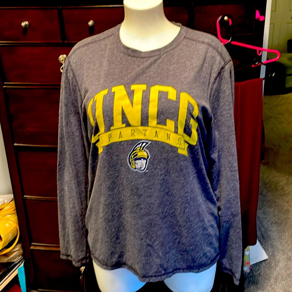 Lg long sleeve t-shirt from Univ. No.Carolina Greensboro.